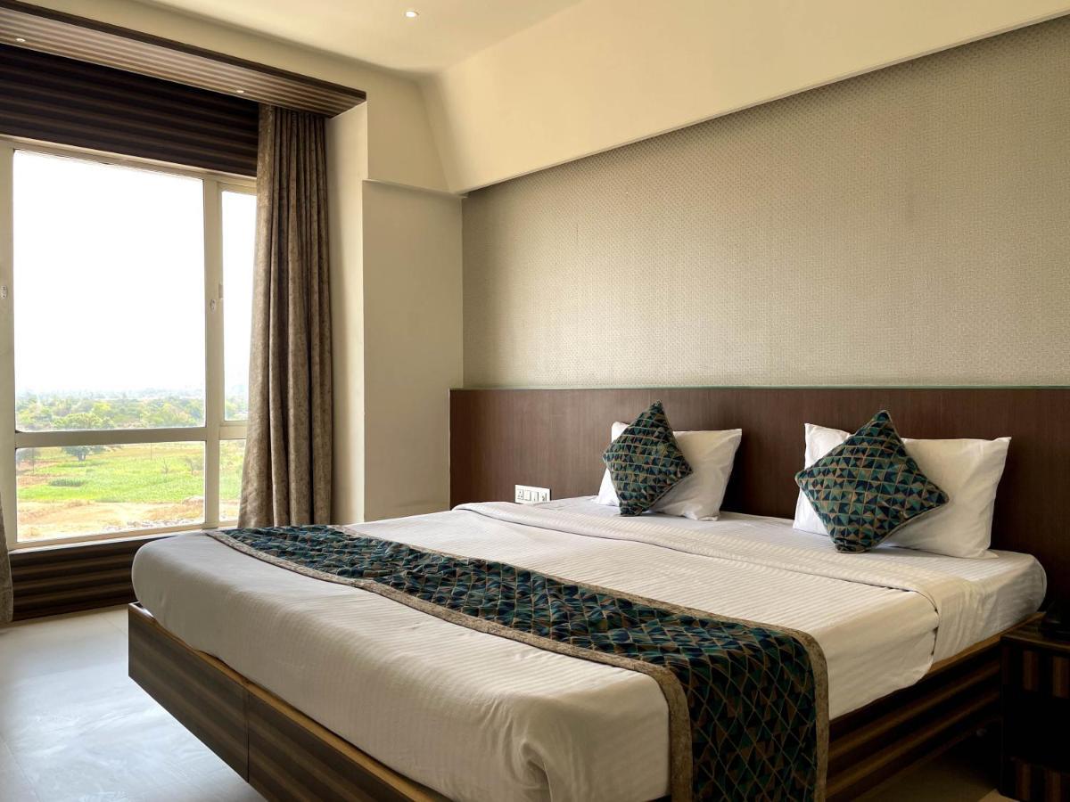 Hotel Grand Parivaar Igatpuri Ngoại thất bức ảnh